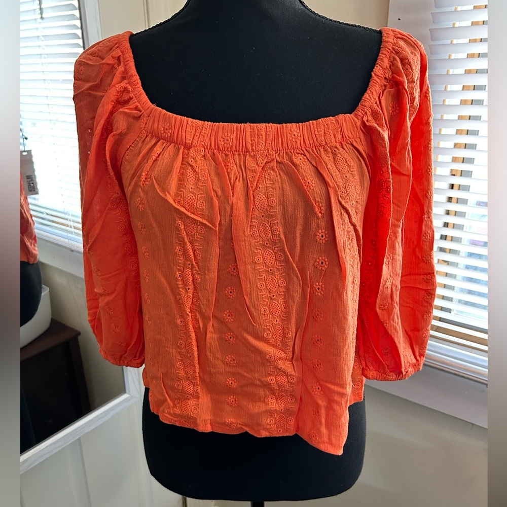 Steve Madden Embroidered On or Off Shoulder Top - Picture 4 of 7
